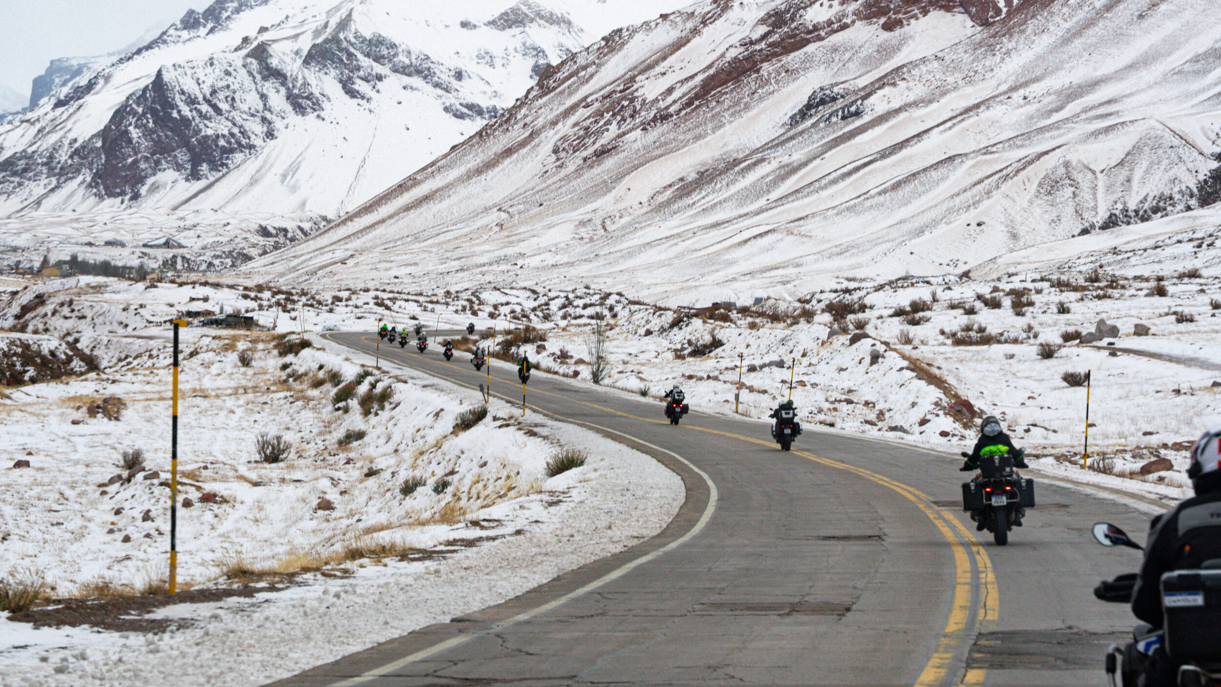 Vinhedos e Cordilheira dos Andes — Tour Mendoza UpSerra Mototurismo