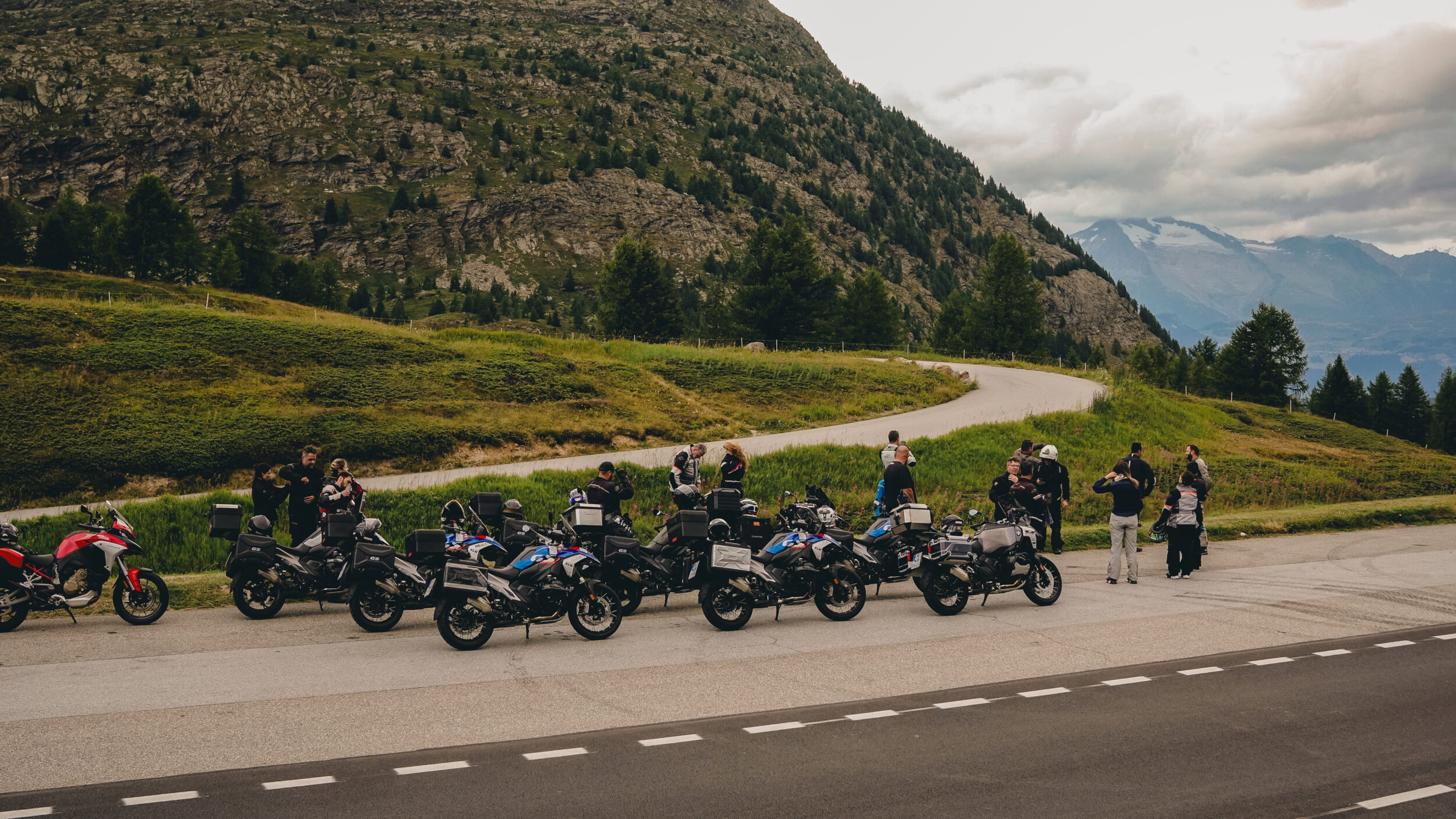 Passes alpinos lendários — Tour Moto Alpes UpSerra Mototurismo