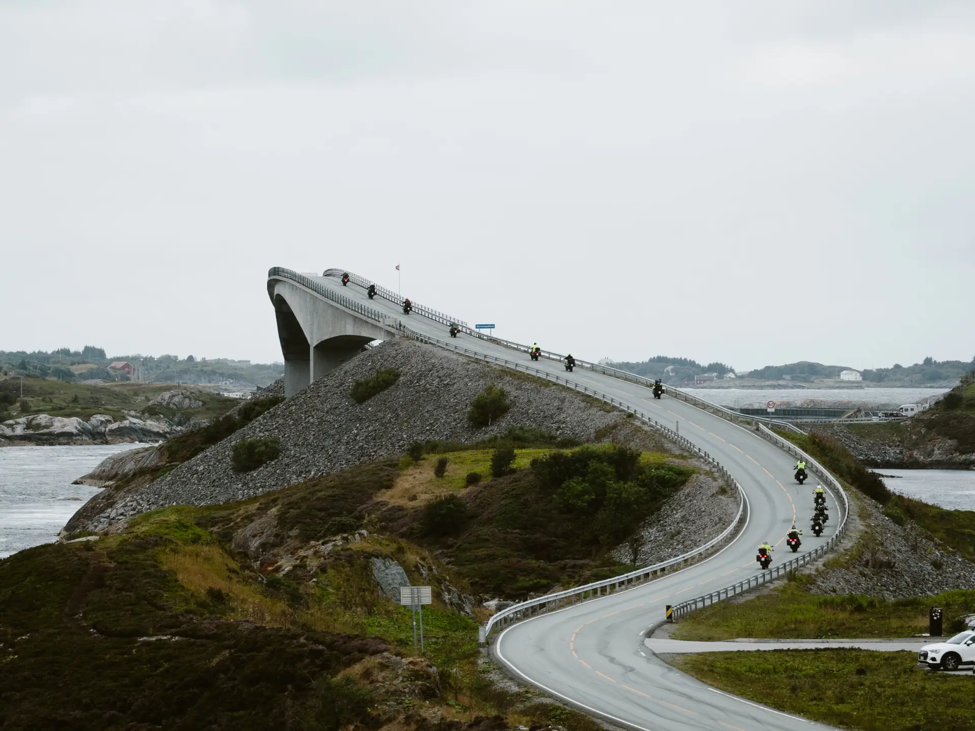 Fjords noruegueses e estradas árticas — Tour Moto Escandinávia UpSerra Mototurismo