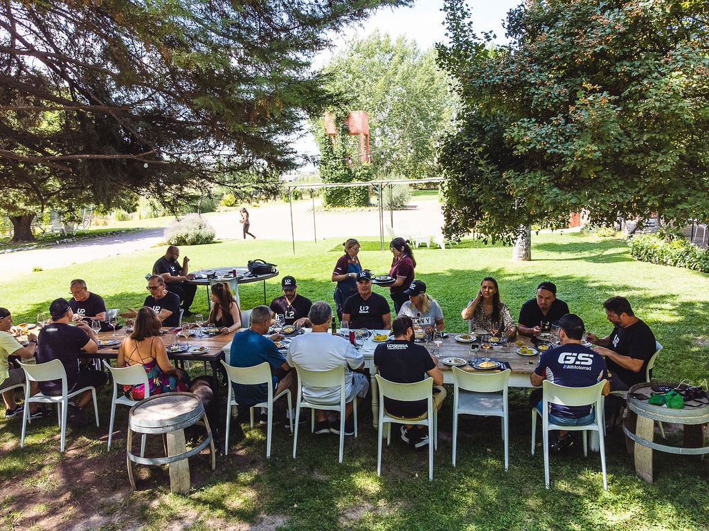Almoço em vinícola de Mendoza durante viagem UpSerra