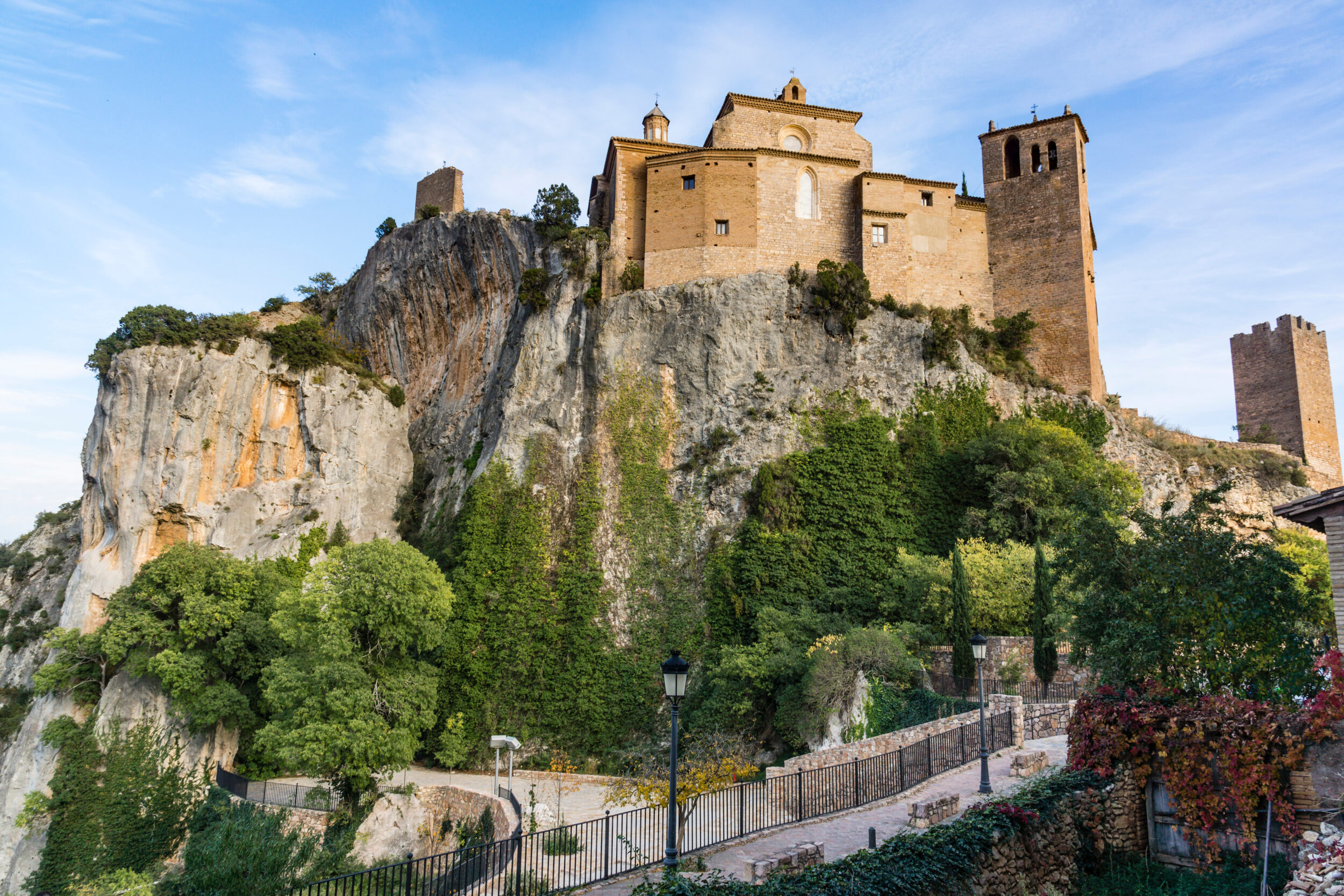 Alquézar castelo — Pirineus Mar a Mar 2027 — UpSerra Mototurismo
