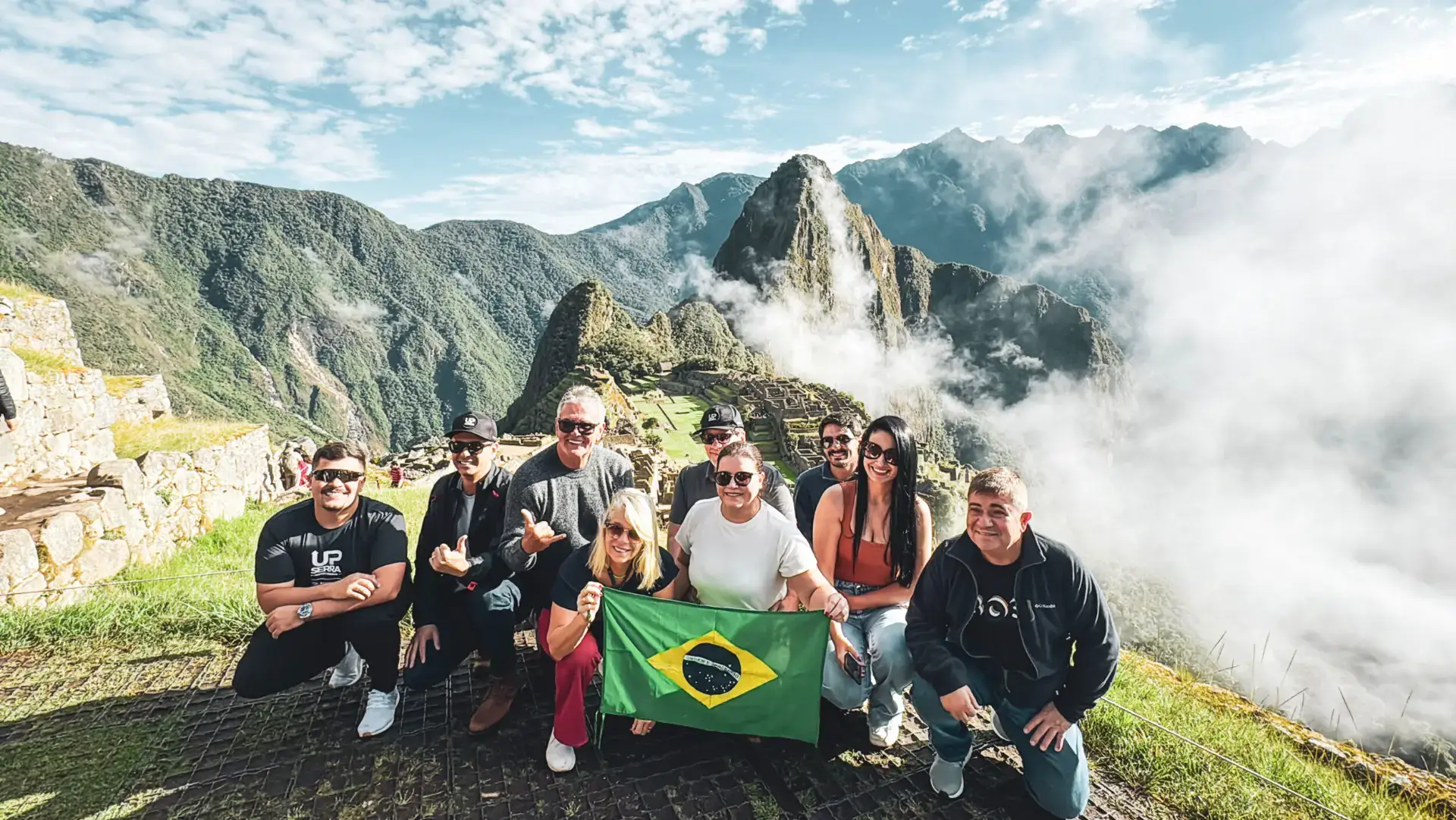 Grupo UpSerra Mototurismo em Machu Picchu — Tour Peru 2025