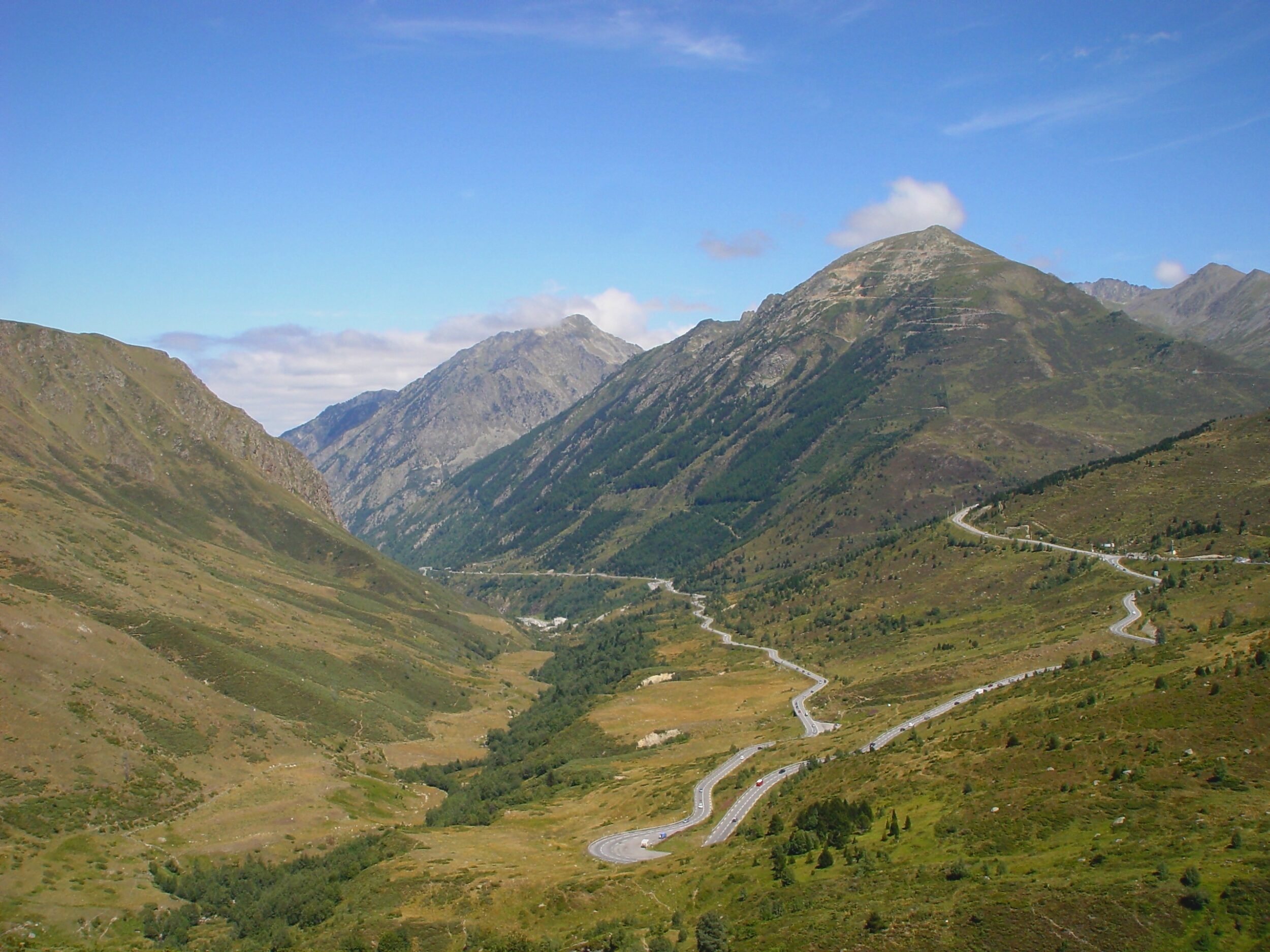 Estrada nos Pirineus — UpSerra Mototurismo