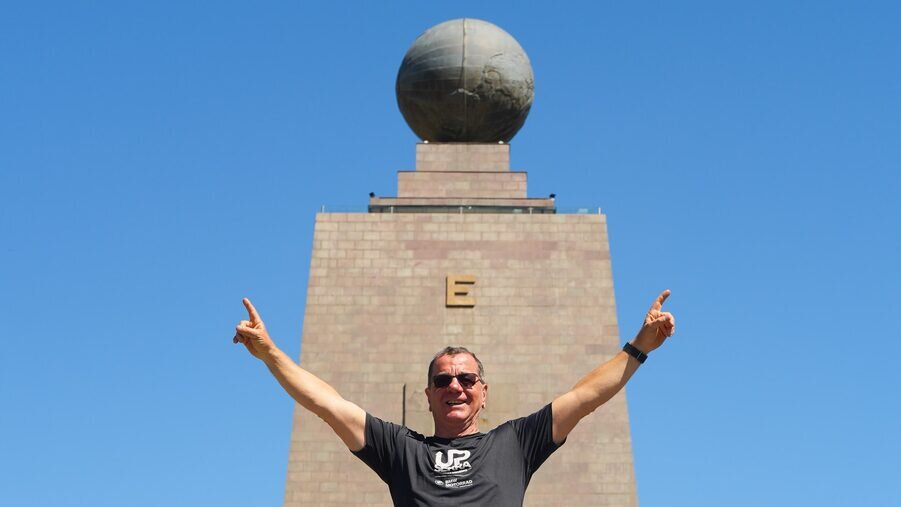 Monumento da Mitad del Mundo, na latitude zero, nos arredores de Quito.
