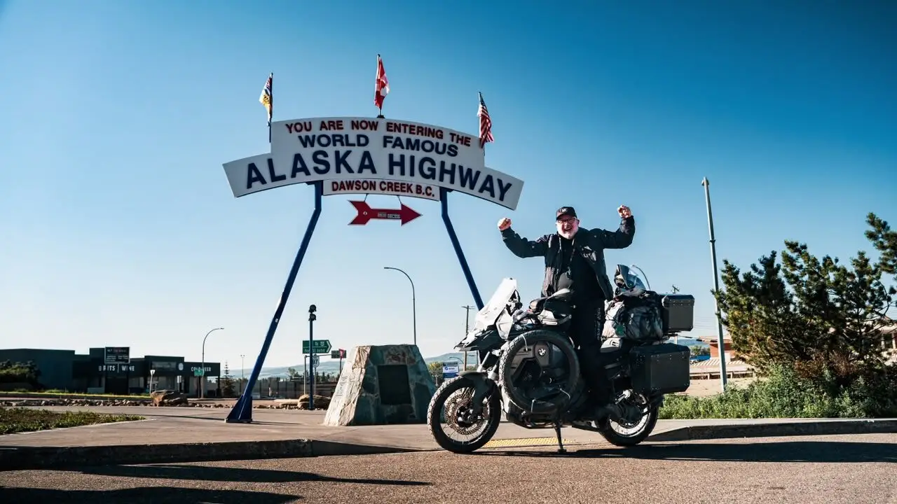 Marco do quilometro zero da Alaska Highway, dia 56 da expedicao