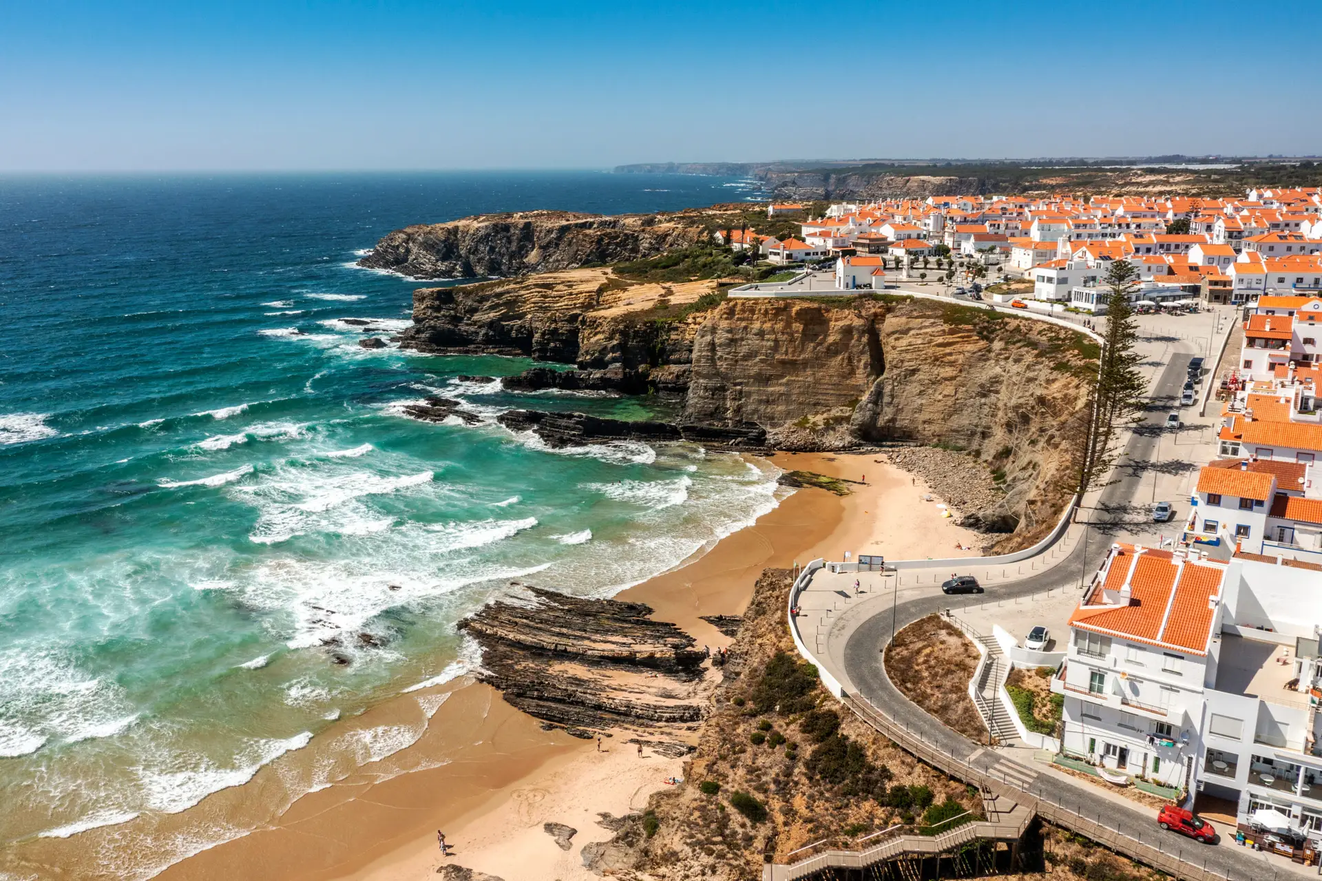 Zambujeira do Mar, vila sobre as falesias da Costa Vicentina